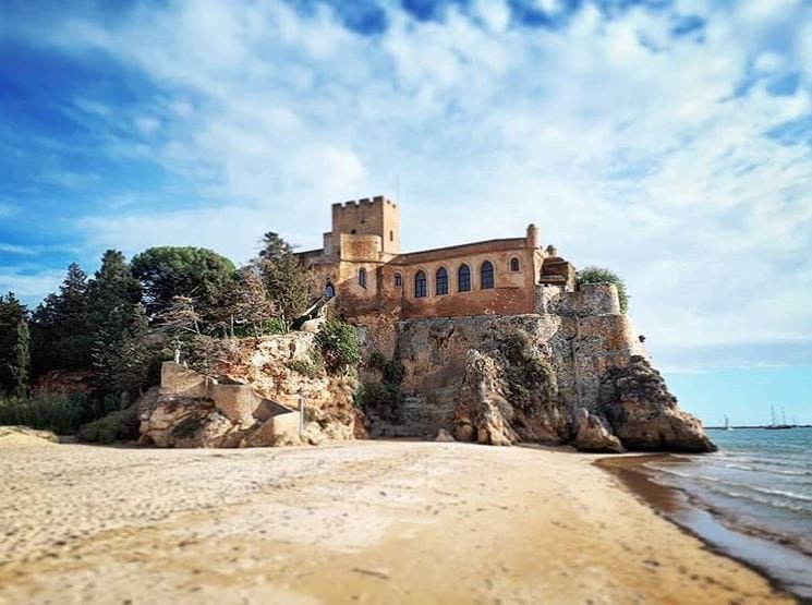 Villa Rental in Ferragudo – “Escape to Paradise: Unveiling the Beauty of the Algarve with Casa Joia”